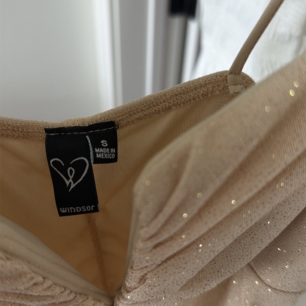 Gorgeous champagne Bodycon dress from Windsor.  Never worn. - Picture 3 of 3